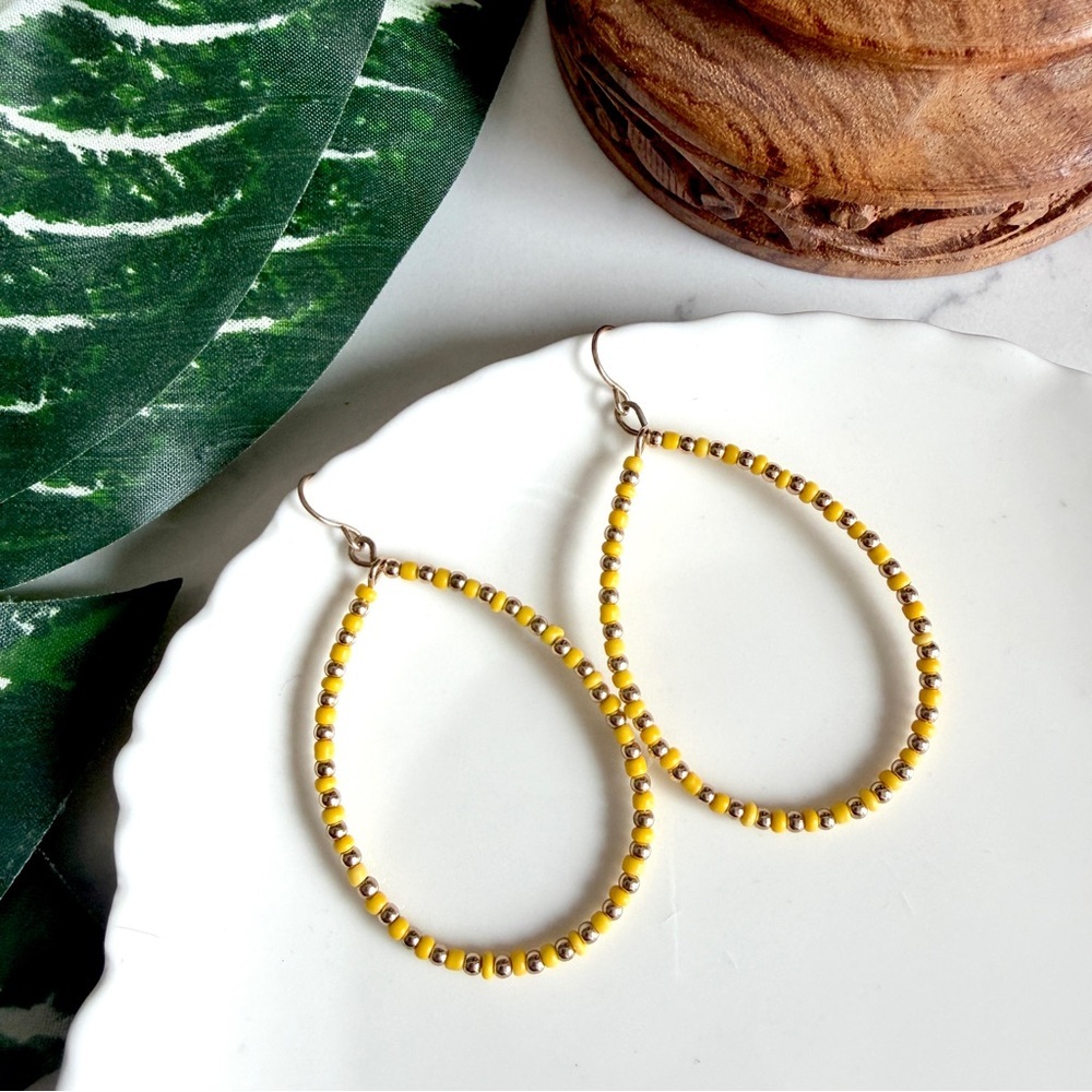 3/$22🩶 Yellow Beaded Teardrop Earrings PREOWNED Seed Bead Large Boho Jewelry